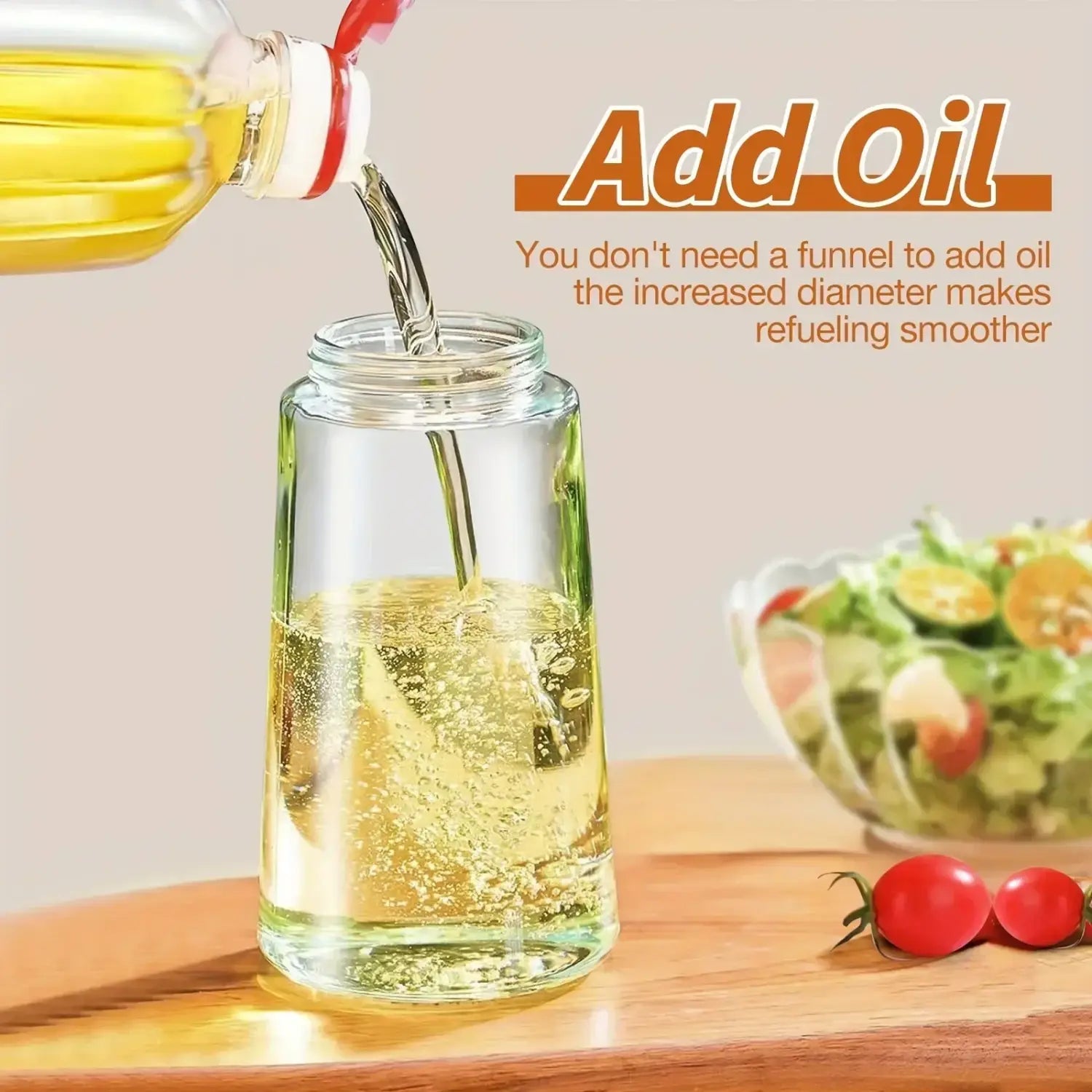 bouteille doseuse d’huile en verre transparent de 500 ml, vaporisateur 2-en-1, avec capuchon blanc et rouge versant une huile de cuisine jaune doré dans un récipient transparent assorti.