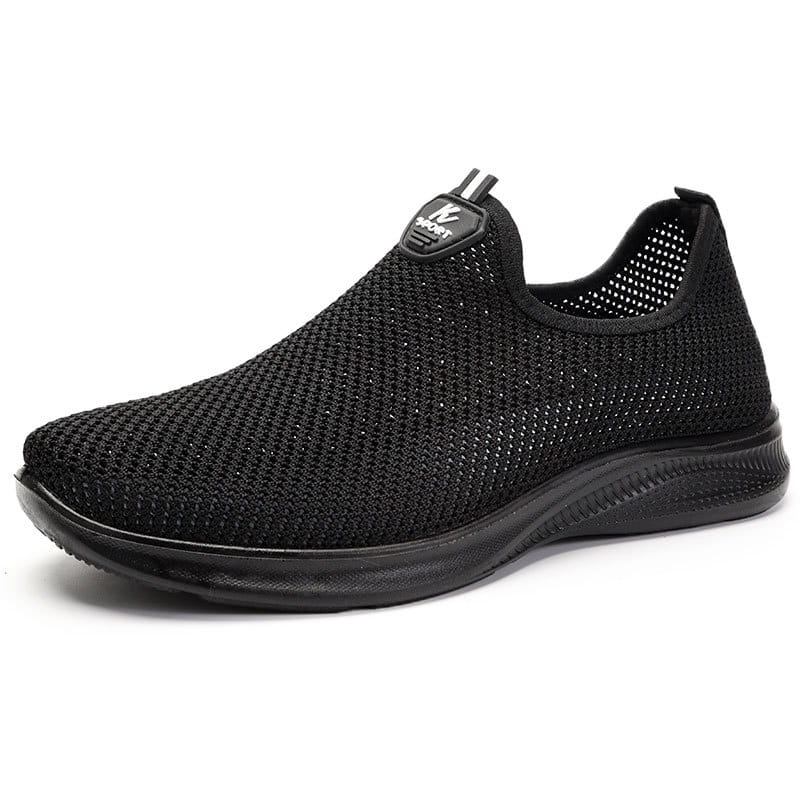 Baskets décontractées à enfiler pour hommes en mesh noir, avec conception respirante et marquage discret sur le col.
