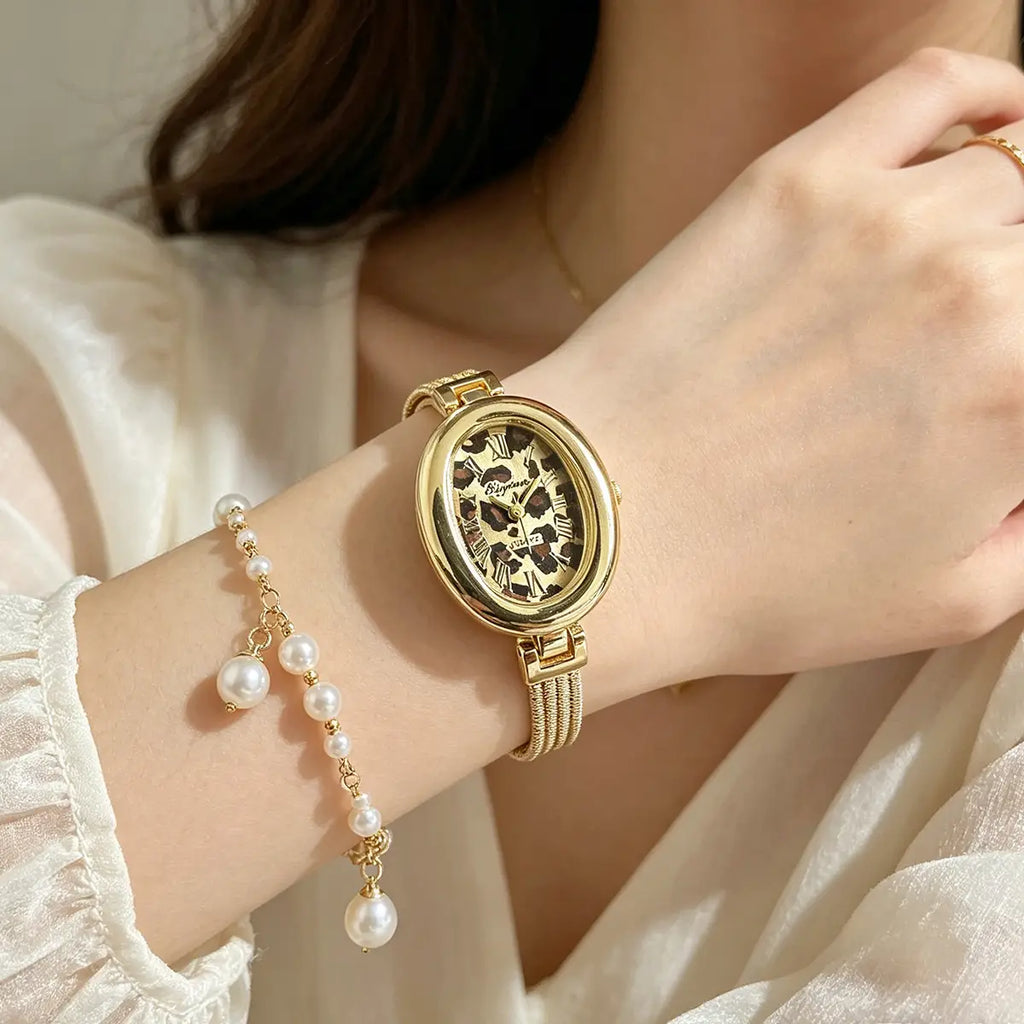Women's Watch with Oval Dial, Quartz Bracelet Watch, Roman Numerals, Compact and Exquisite, Trendy, Casual, Versatile Wristwatch