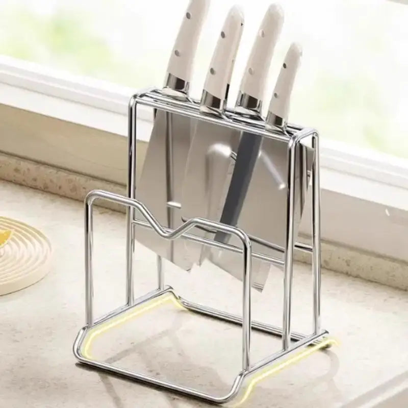 Organisateur de couteaux de cuisine en acier inoxydable avec support pour planche à découper, comprenant quatre couteaux à poignées blanches.