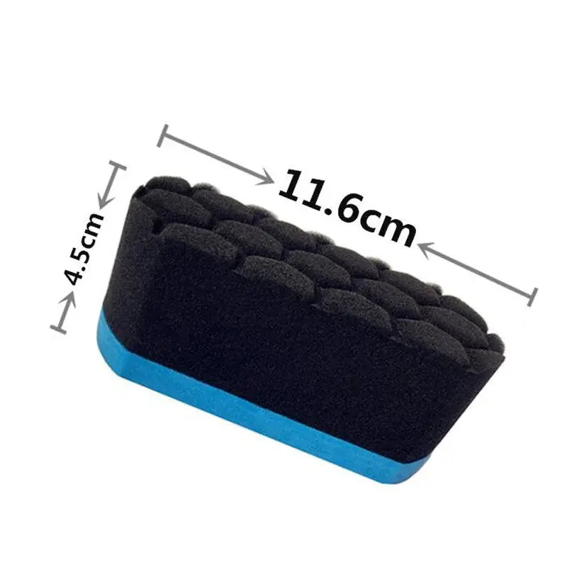 Almohadilla de acabado de esponja para lavado de autos de doble cara en negro y azul, con superficie elevada y texturizada para fregar.