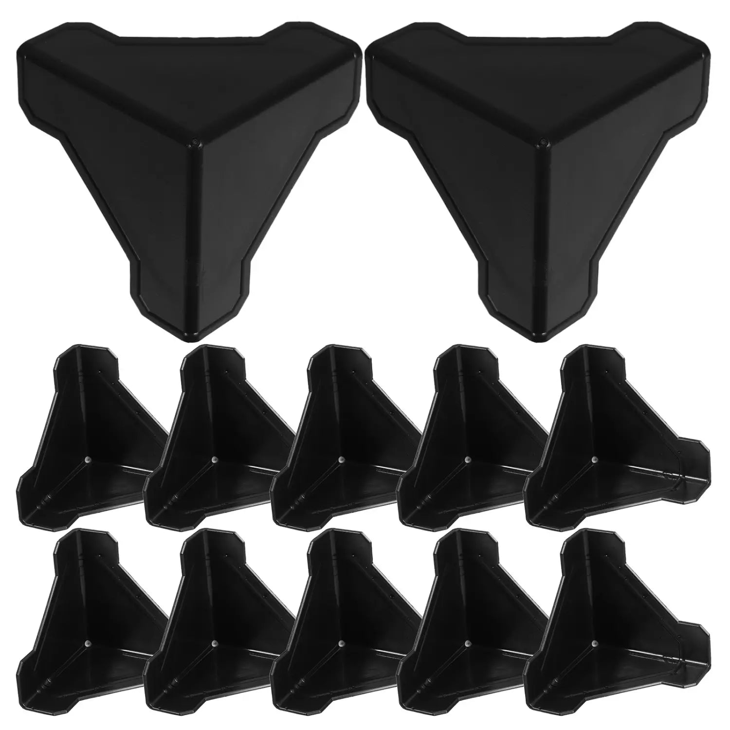 Schwarze dreieckige Eckschutzwinkel für den Kartonverpackungsbereich aus robustem Kunststoff mit matter Oberfläche, ideal zur Eckverstärkung in Sets zu 100 Stück