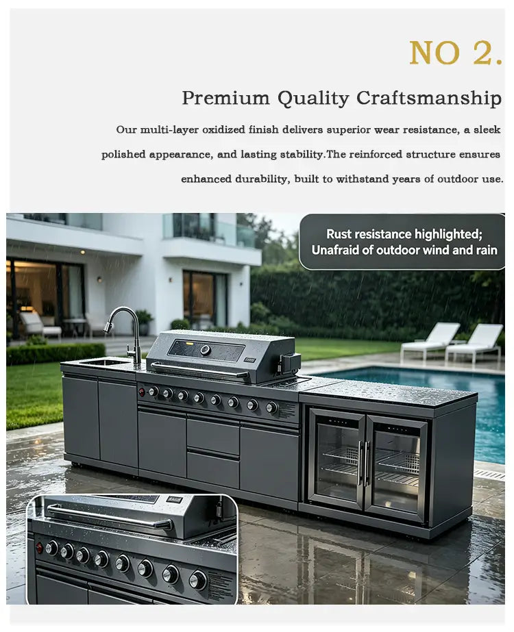 Outdoorkücheninsel und Grill-Set aus schwarzem Edelstahl mit integriertem Grill, Waschbecken und gekühlten Aufbewahrungseinheiten für Outdoor-Kochen und Unterhaltung.