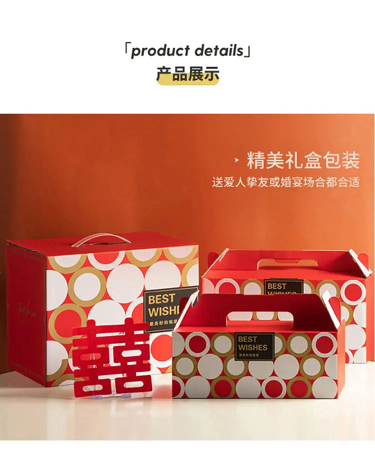 Boîtes-cadeaux en carton rouge avec des motifs circulaires blancs et dorés, comportant une étiquette « meilleurs vœux » et une décoration du caractère chinois « double bonheur » pour un coffret cadeau de deux tasses de couple en céramique pour mariage chinois.