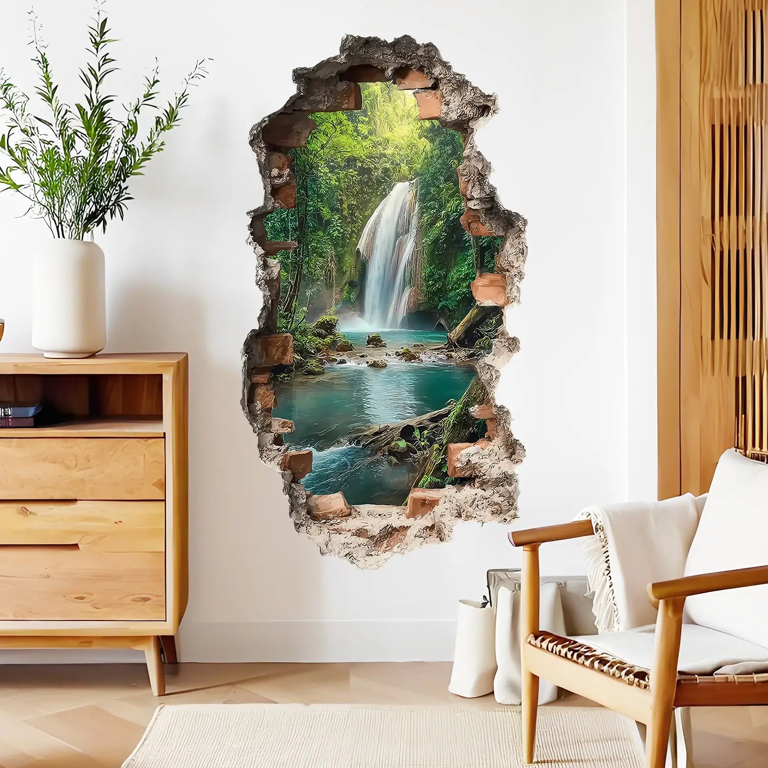 Ein 3D-Wasserfall-Wandaufkleber mit einer üppig grünen Dschungel-Szene, eingefasst von strukturierten gebrochenen ziegelartigen Kanten, zur Dekoration von Wohnräumen.