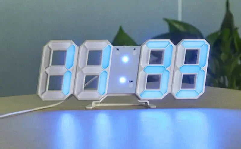 Weiße LED-Uhr-Dekoration mit beleuchteten blauen LED-Ziffern und elegantem modernem Design, einschließlich Leuchtnachtmodus und einstellbarer elektronischer Uhrfunktion.