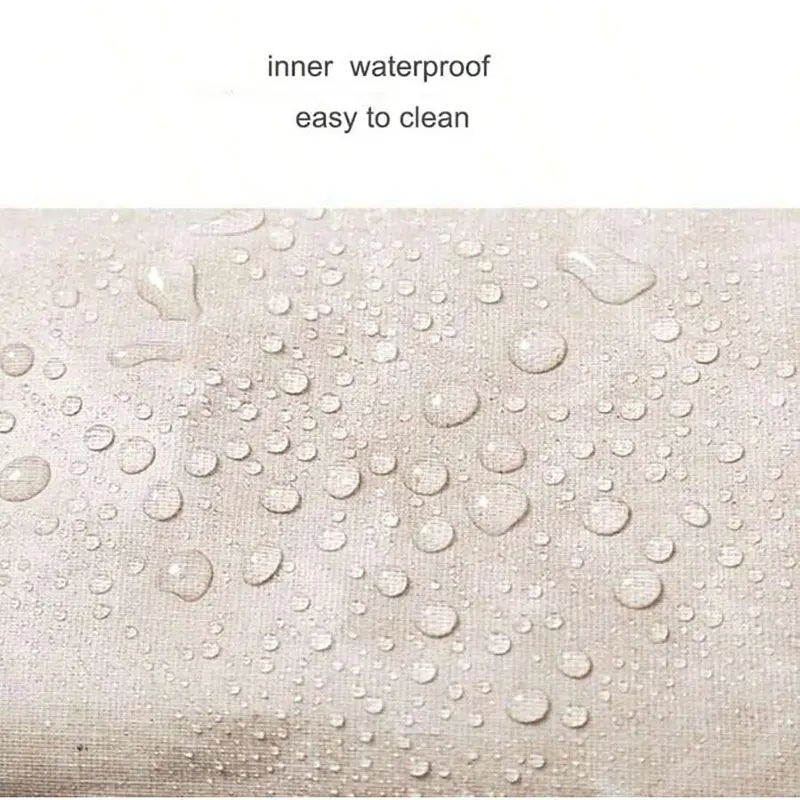 Beiger strukturierter Leinenstoff mit Wassertröpfchen, die sich auf der inneren, wasserdichten Oberfläche des hängenden Aufbewahrungs-Organizers für das Bett abperlen.