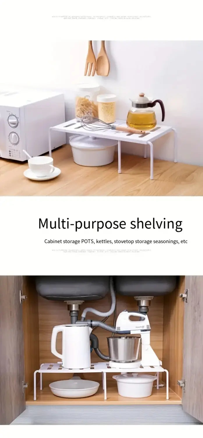 Étagère blanche en métal, polyvalente, au design minimaliste, destinée à organiser des articles de cuisine tels que des casseroles et des bouilloires dans un organisateur de chaussures en plastique blanc à plusieurs niveaux.