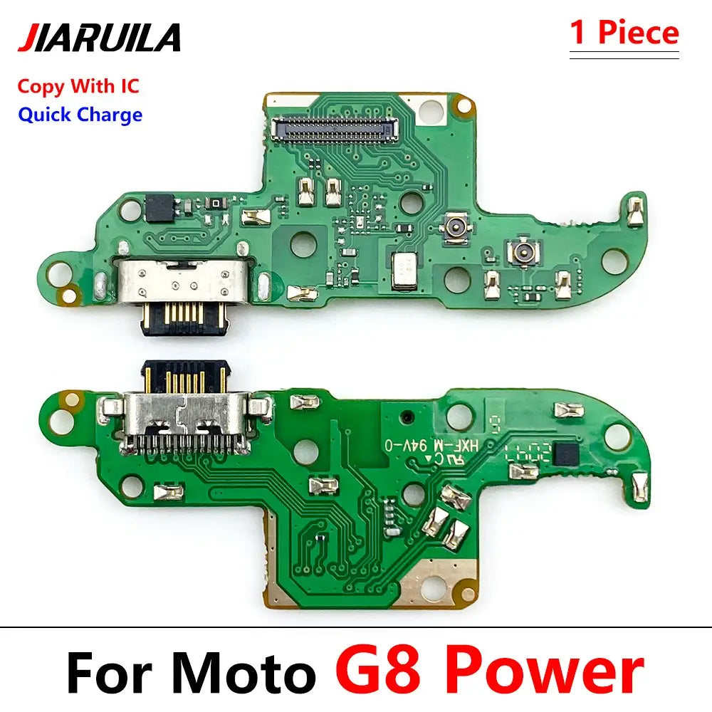 Placa de circuito verde con puerto de carga usb-c plateado y conector negro etiquetado para el moto g8 power como cable flexible del puerto de carga para el moto g9 power.