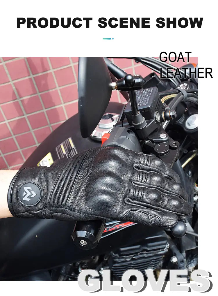 Gants de moto en cuir de chèvre noir avec un design texturé élégant et un rembourrage renforcé des doigts, présentés côté arrière, pour une ventilation perforée respirante.