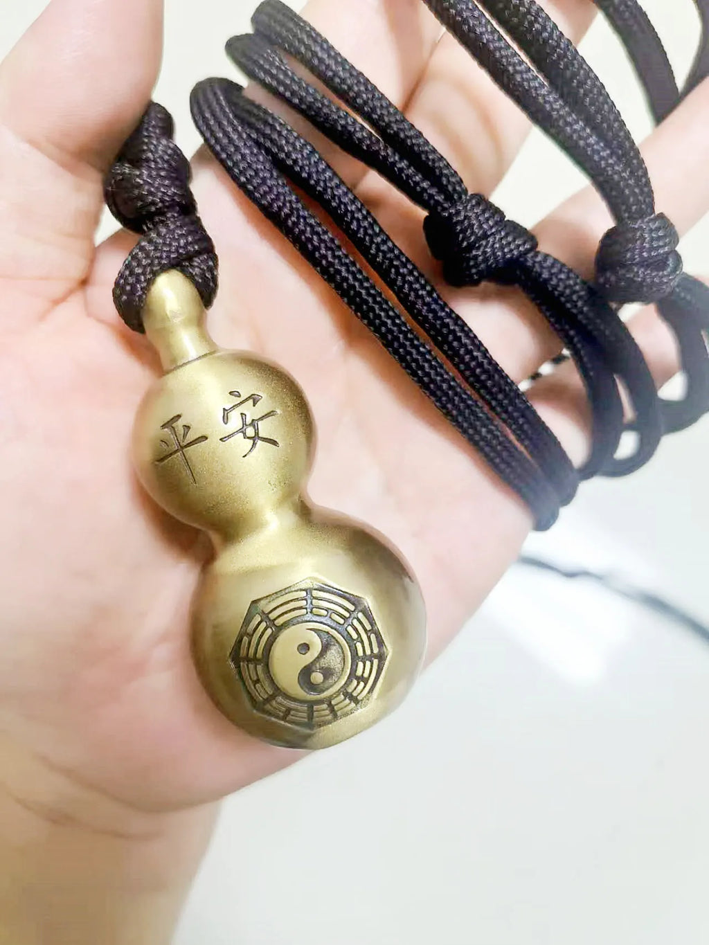 Self-defense Gadgets Gourd Pendant Emergency Survival Window Broken Personal Security Protection Suppiler