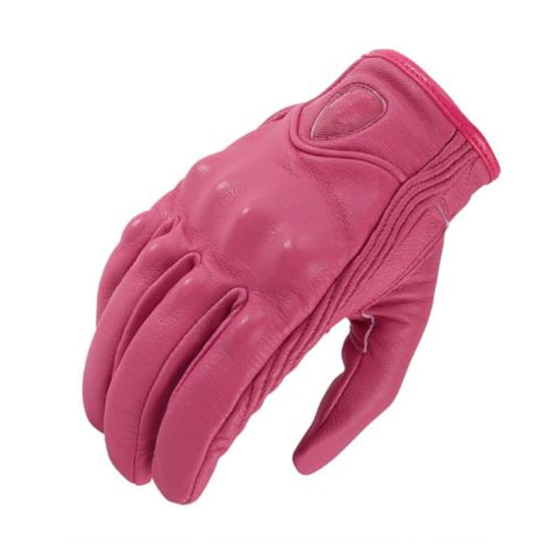 Guante de motocicleta de cuero rosa vibrante con costuras reforzadas y palma texturizada para mejorar el agarre, diseñado como equipamiento de conducción con nudillos de carbono.