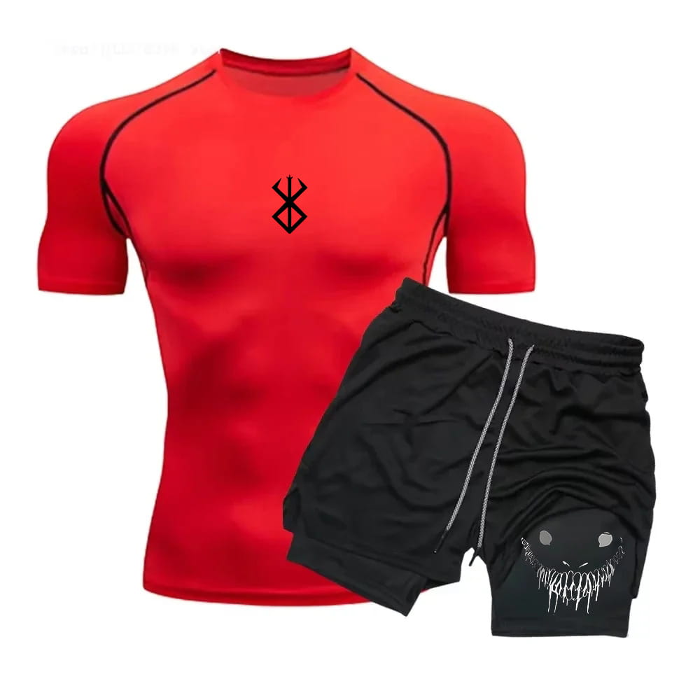 Herren-Anime-Kompressionsshirt- und -Shorts-Set mit einem roten kurzärmeligen Kompressionsshirt mit schwarzem Besatz und einem schwarzen Logo auf der Brust, kombiniert mit schwarzen Shorts mit weißen Kordelzügen und einer stilisierten Gesichtsgrafik.