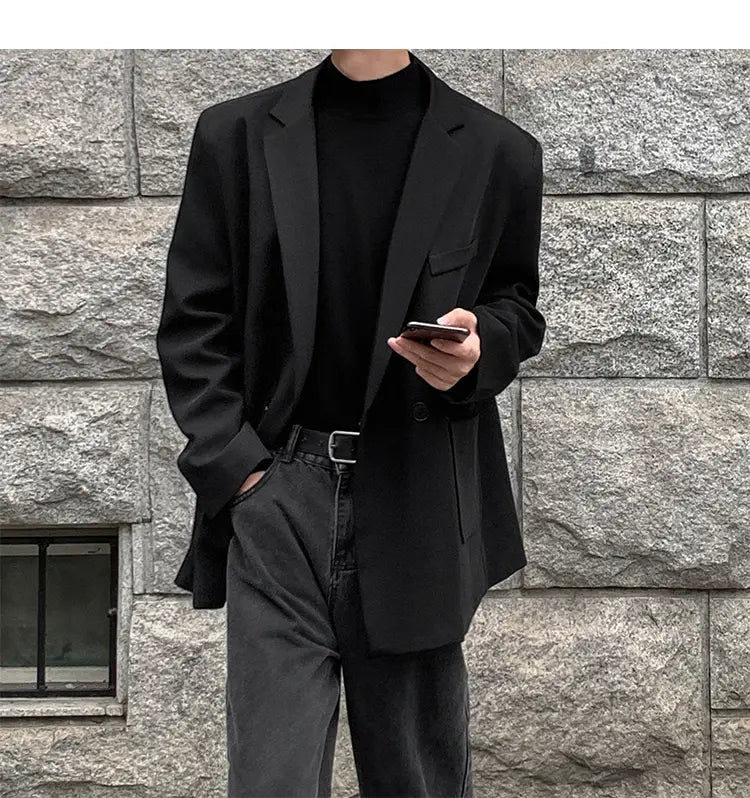 Blazer de doble botonadura oversize negra casual para hombre con un ajuste entallado pulido, detalles sutiles en las solapas, elaborada con chaqueta de traje de poliéster.