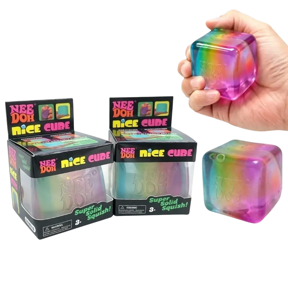 Ein regenbogenfarbenes, transparentes Needoh-Würfel-Knet- und Fidget-Spielzeug mit glatter Oberfläche, von der Vorderansicht aus dargestellt.