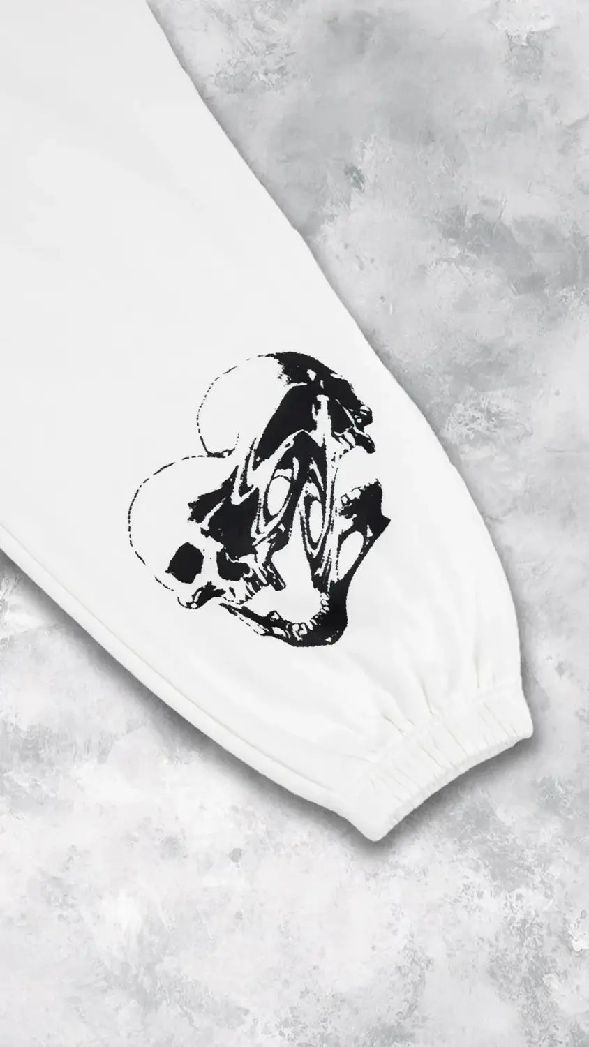 Pantalons d’entraînement graphiques pour hommes, sweatpants d’entraînement, en coton blanc, avec un graphisme noir audacieux représentant deux crânes entrelacés sur la jambe.