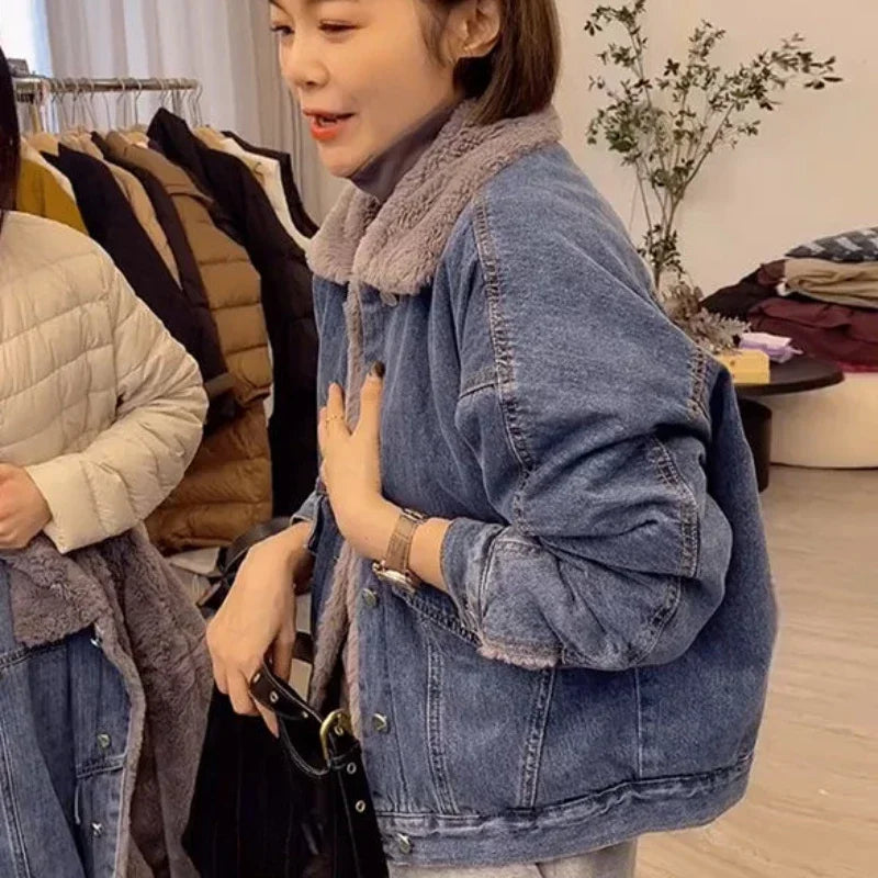Woman Jean Coat Wool Inside Warm Denim Jacket for Women Outerwear with Fur Plush Patchwork Winter 2025 Cold Blue Padded Harajuku