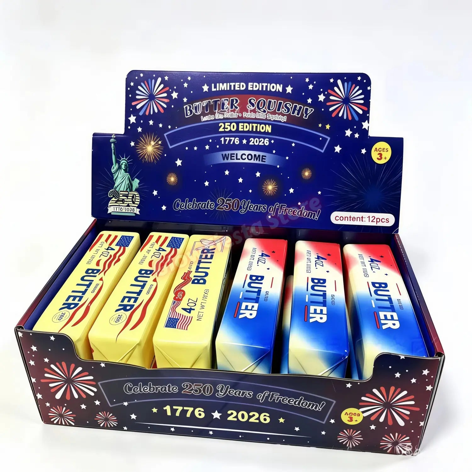 Édition limitée : coffret de 12 bâtons de beurre à montée lente jouets antistress, comprenant 12 squishies emballés individuellement, avec des motifs de drapeau américain, dans un coffret festif bleu et rouge.