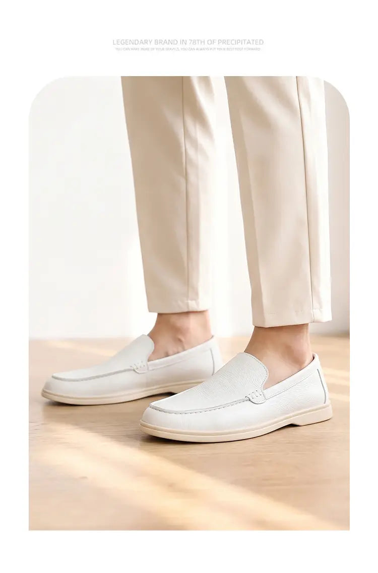 Mocassins à enfiler en cuir noir pour hommes, chaussures décontractées, présentant des mocassins à enfiler en cuir blanc avec un design minimaliste et des détails de surpiqûres discrets