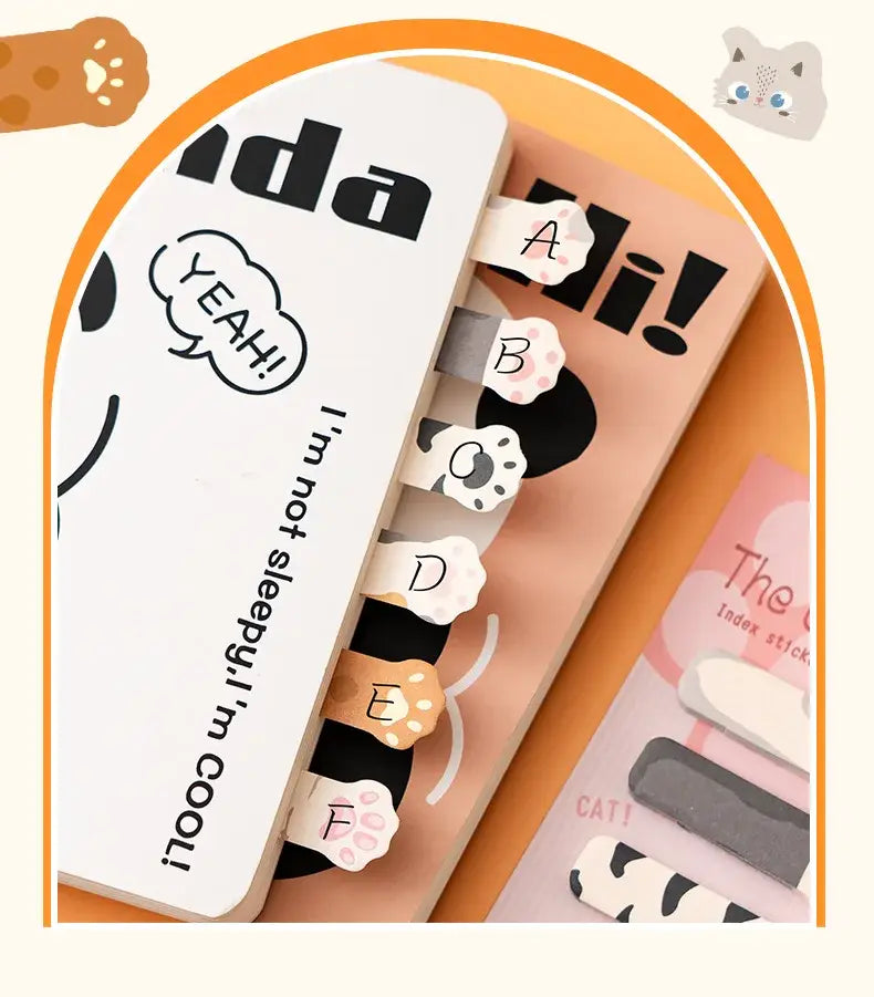 Katzenhaftnotizen-Memo-Pad-Set mit niedlichen Katzen-Themen-Indexlaschen mit Pfotendesigns und den Buchstaben a bis f in sanften Pastellfarben auf einer Kartonrückseite.