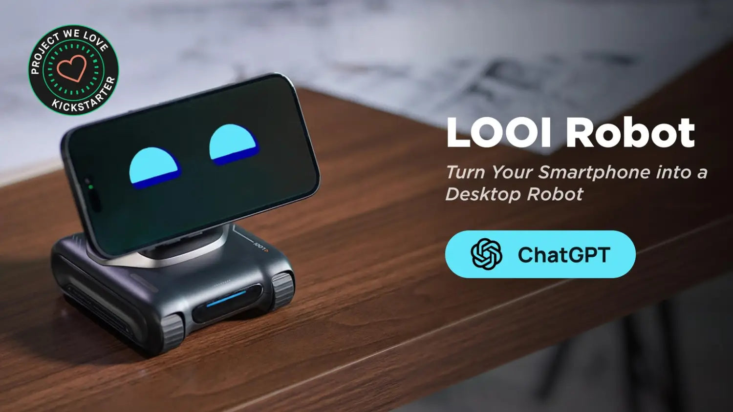 Robot intelligent noir Looi AI avec télécommande, un smartphone monté sur le dessus affichant des yeux bleus semi-circulaires, alimenté par une batterie au lithium.