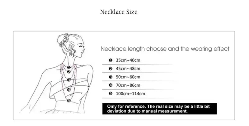 L'image présente un tableau des tailles d'un ras-cou à pointes style punk en cuir noir, collier gothique, avec cinq options de longueur allant de 35 cm à 100 cm, ainsi qu'une illustration d'une femme portant plusieurs colliers pour une soirée, les fêtes.