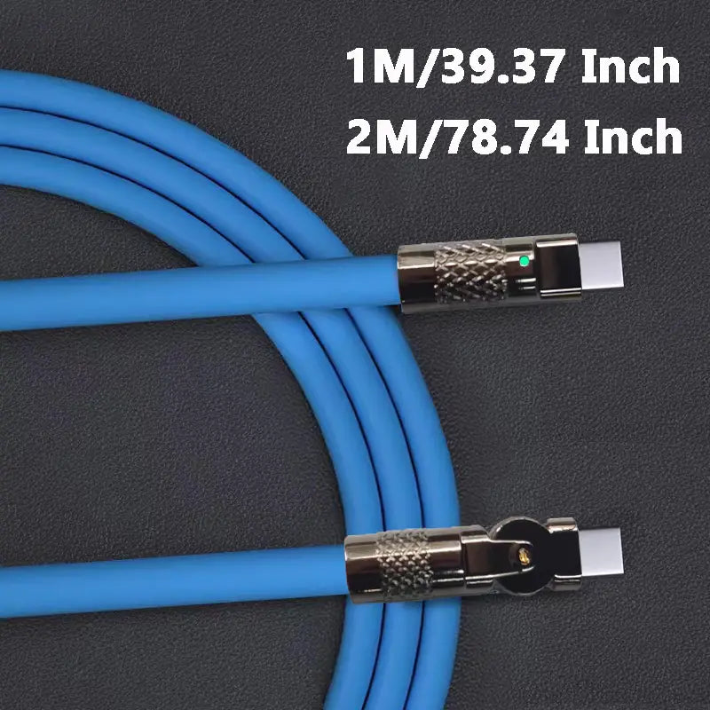 Blaues HDMI-Kabel mit metallischen Steckverbindern und grünem LED-Anzeiger, dargestellt als Bestandteil des Produkts „120-W-Rotations-Silikon-USB-C-Kabel“.