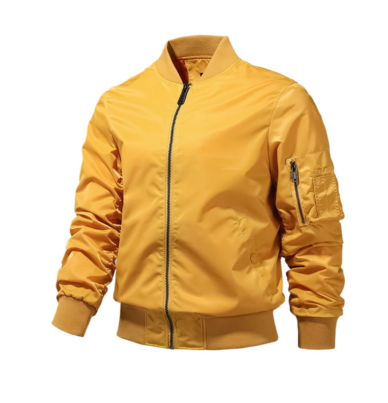 Veste bomber pour homme jaune moutarde avec poignets de col côtelés et taille, comportant des fermetures éclair noires à l’avant et aux manches, conçue pour une tenue d’extérieur d’aviateur de printemps décontractée.