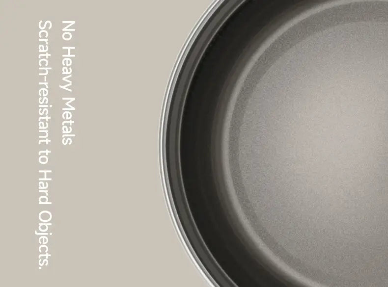 Eine elegante dunkelgraue Antihaft-Bratpfanne mit glattem, abgerundetem Rand und matter Oberfläche für den Zemkon 1,2-l Smart-Elektro-Reiskocher in Creme