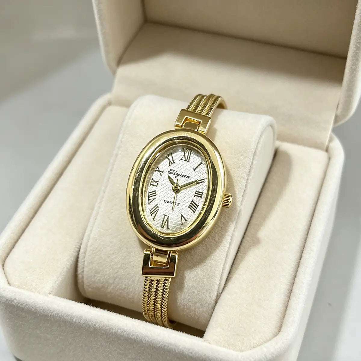 Women's Watch with Oval Dial, Quartz Bracelet Watch, Roman Numerals, Compact and Exquisite, Trendy, Casual, Versatile Wristwatch