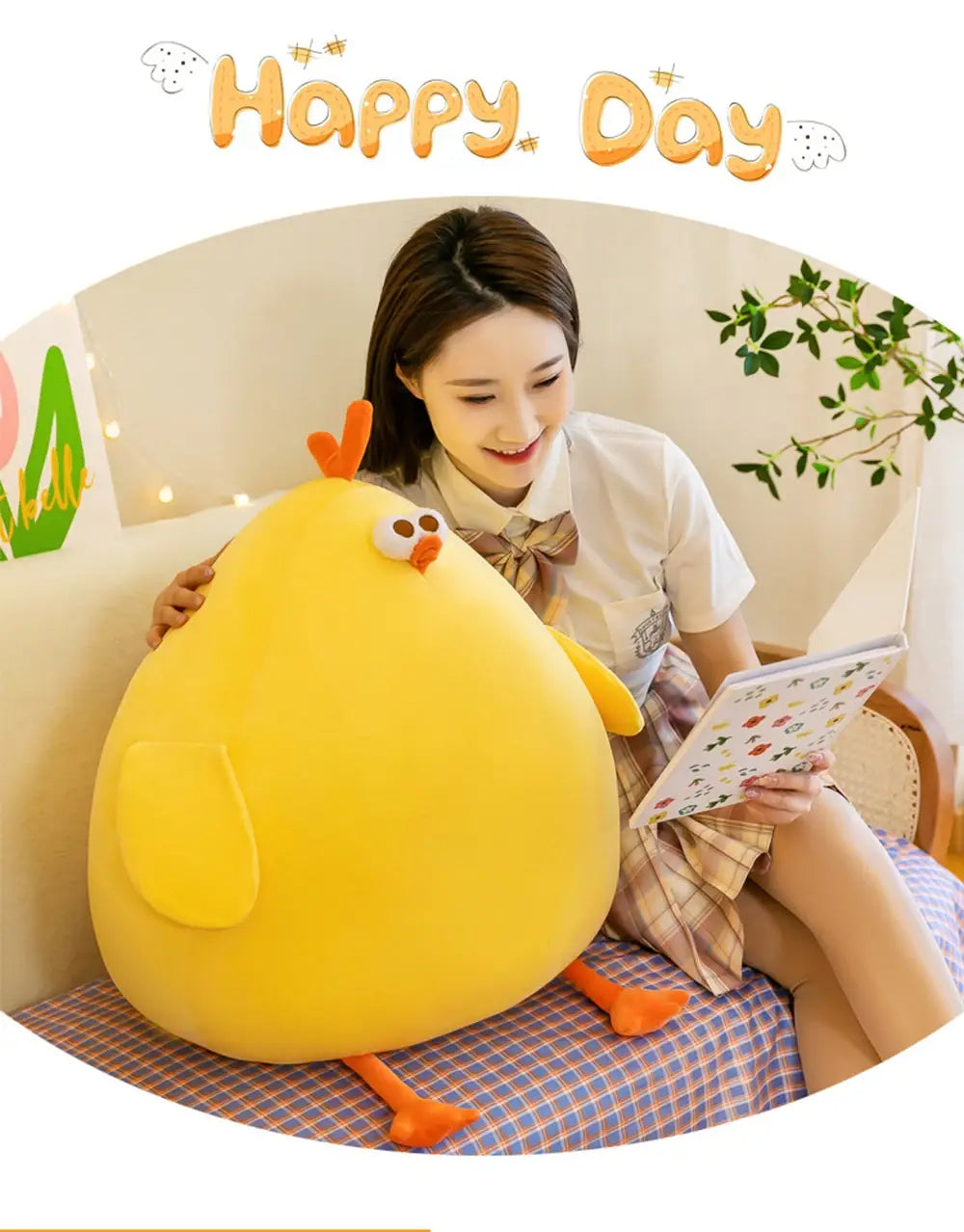 Ein flauschig ausgestopftes gelbes Küken mit orangefarbenem Schnabel, Füßen und Details am Flügel ist ein weiches ausgestopftes Tier, hergestellt in der Volksrepublik China, geeignet als Kissen oder Spielzeug.