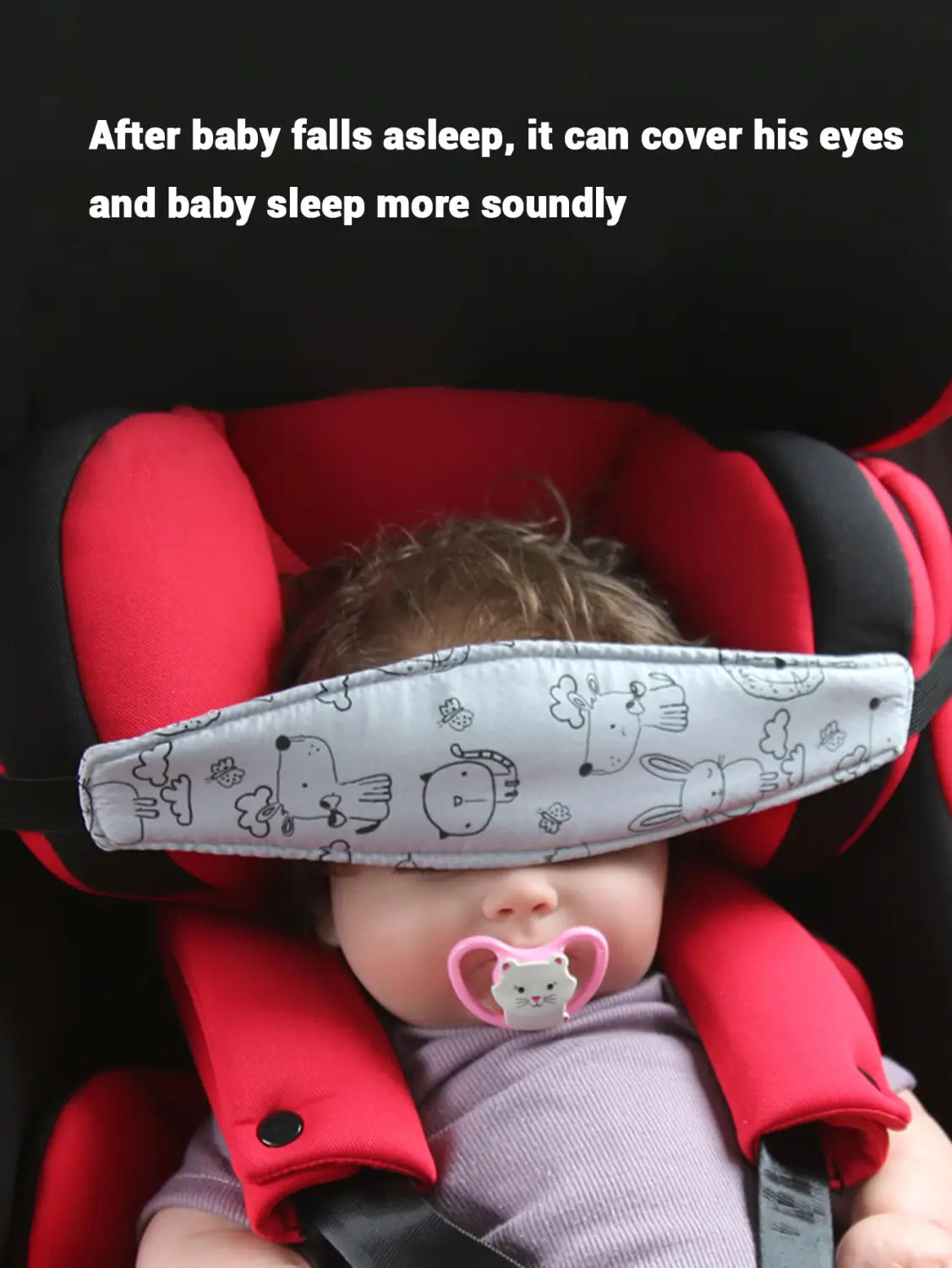 Ein weiches graues Stoffbezug-Kindwagensitz-Kopflehnengurt-Polster mit verstellbarer Schlafpositionierung mit einem verspielten Muster aus schwarzen Cartoon-Tieren, die sanft über die Augen des Babys gelegt werden.