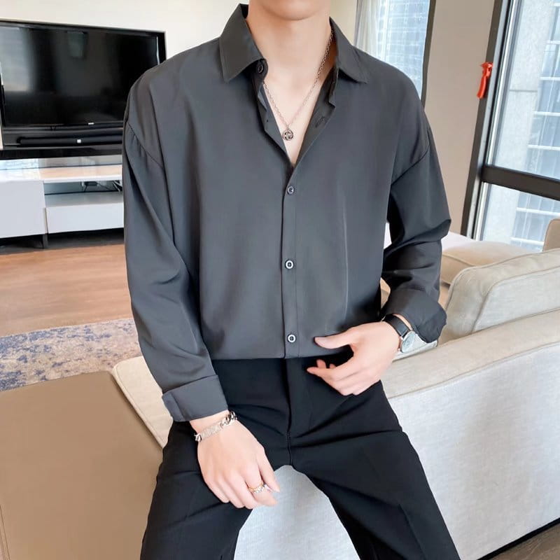 Men black long sleeve casual button down shirt in dark gray with a classic collar and subtle sheen