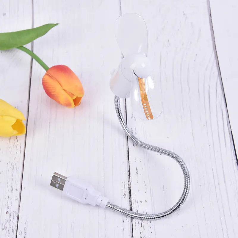 Ventilador de reloj USB con LED blanco de plástico, con manguera metálica flexible y cable de carga USB para uso portátil con ordenadores portátiles.
