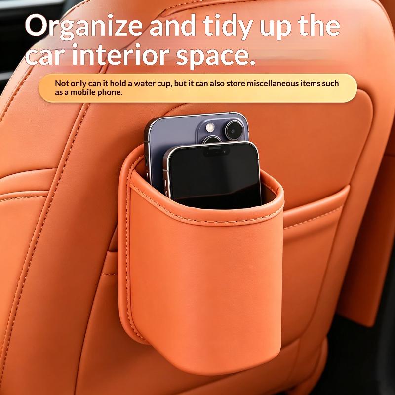 Funda de organizador para asiento de coche de cuero color naranja y portavasos, diseñada para un almacenamiento y una organización convenientes dentro de un automóvil.