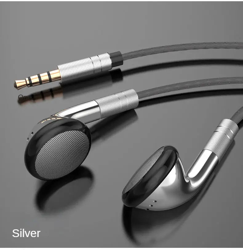 Auriculares con control por cable plateados con un acabado metálico elegante, puntas de auriculares negras y conectores plateados con textura, diseñados para un uso Hi-Fi en auriculares para iOS y Android.