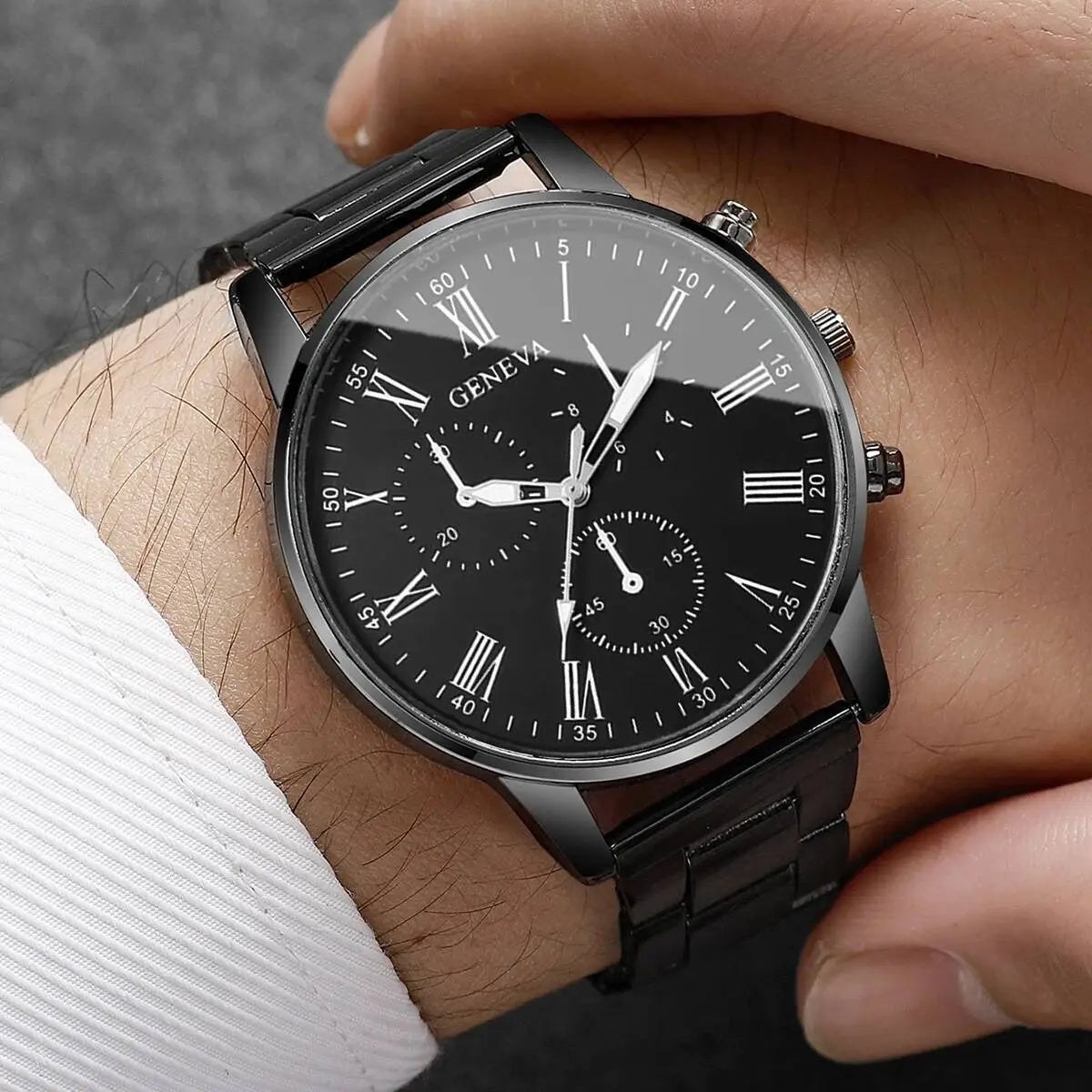 Montre chronographe à quartz Genève noire avec bracelet métallique en acier inoxydable élégant et cadran à chiffres romains.