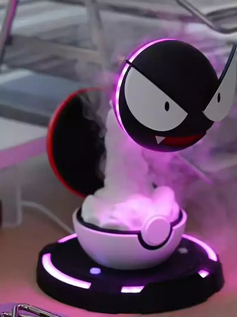 Eine schwarze und weiße Mewtwo-Figur mit leuchtenden violetten Akzenten, entworfen als ein Gastly-3D-gedruckter, leuchtender Luftbefeuchter, der Pokémon-Themen als dekorative Lampe verdampfend darstellt.