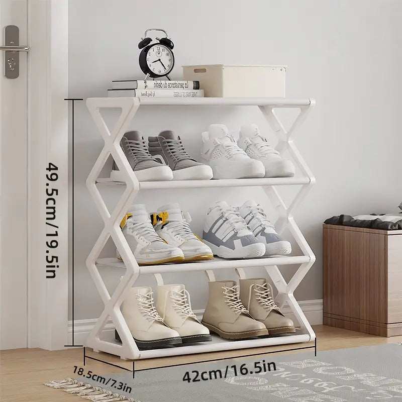 étagère à chaussures blanche pliable à 4 niveaux avec conception de cadre géométrique en forme de X pour un organisateur de chaussures à plusieurs niveaux permettant de gagner de l’espace.