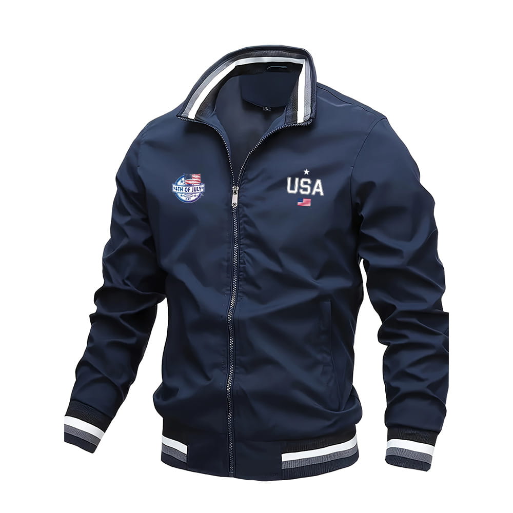 Chaqueta tipo bomber USA para hombre color azul marino, con gráfico de letras tipo varsity, abrigo casual, con ribetes a rayas blanco y gris en el cuello, los puños y la pretina, que incluye letras de EE. UU. y un pequeño parche de bandera estadounidense en el lado izquierdo del pecho.
