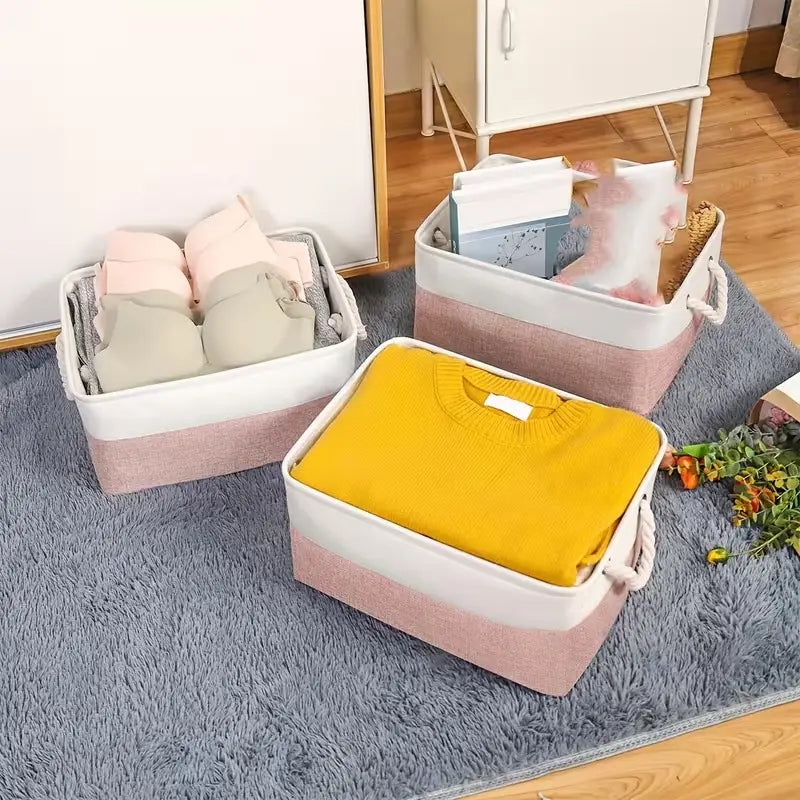 paniers de rangement en tissu tissé rose et blanc avec design pliable et poignées en corde pour une organisation polyvalente.