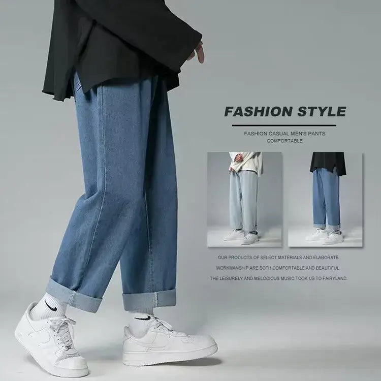 Jeans décontractés pour hommes en denim bleu clair à broderie croisée, ample à jambes larges, avec une coupe fuselée décontractée et des revers retroussés.