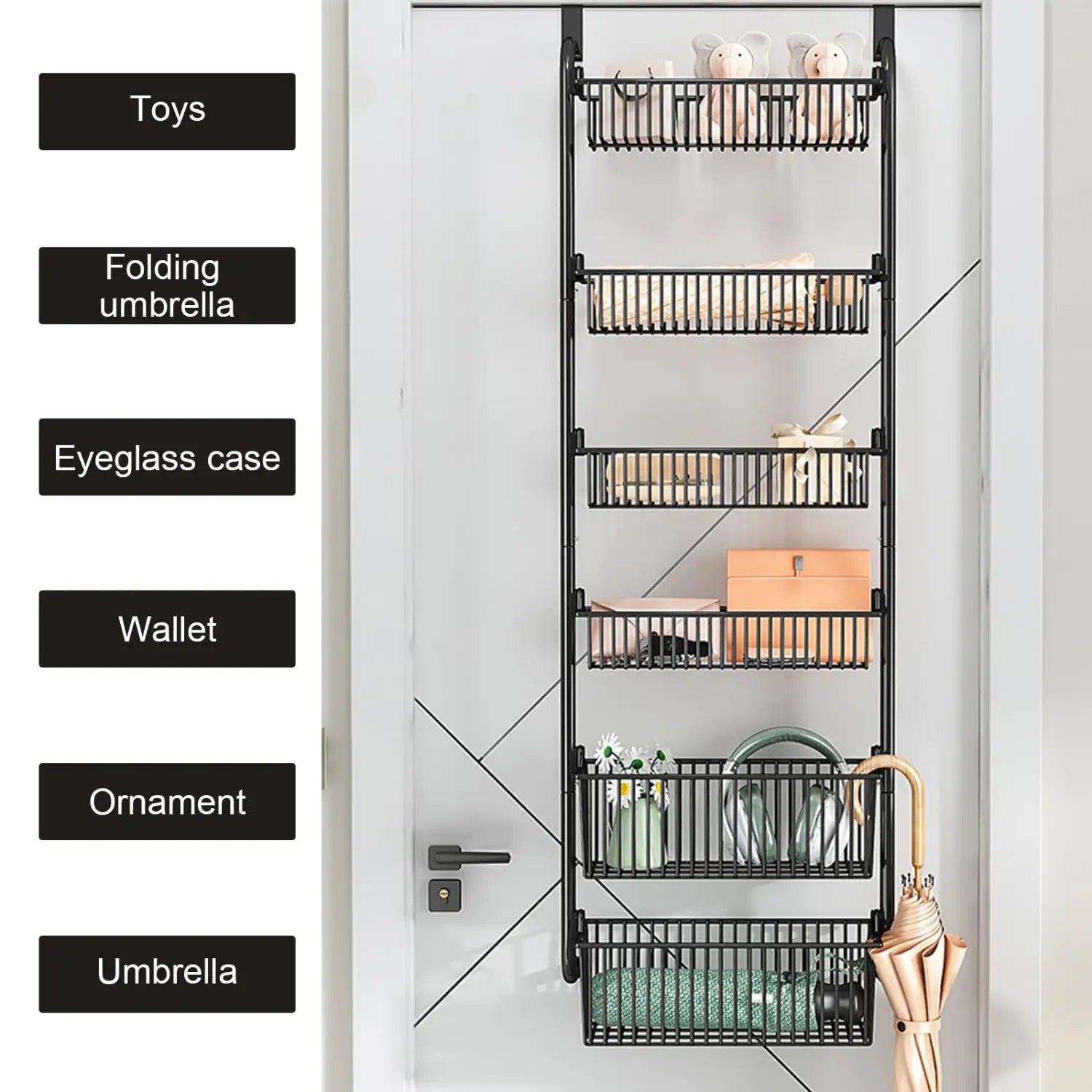 Organisateur de porte en métal noir avec cinq paniers en treillis métallique, conçu pour le rangement suspendu sur la porte et pour les jouets de rangement suspendu.