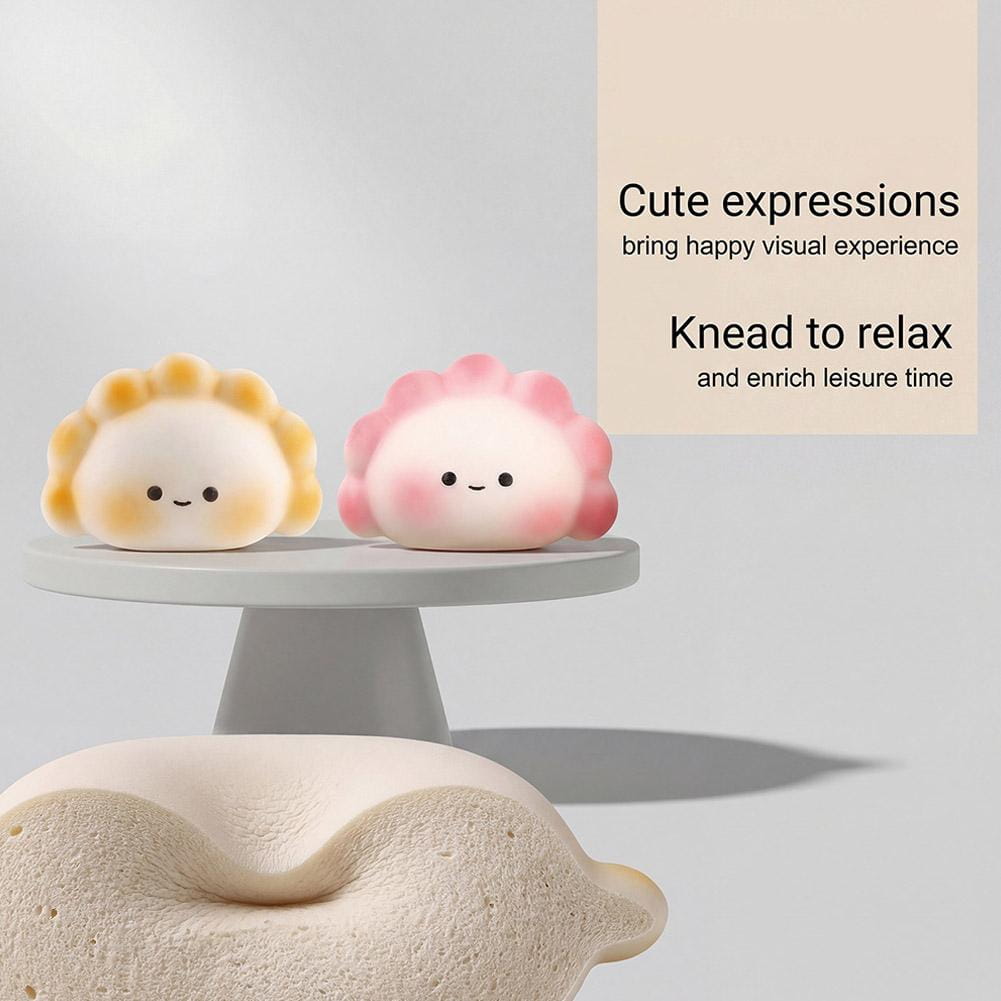 dos adorables fidgets suaves y flexibles con forma de dimsum para aliviar el estrés, en pastel amarillo y rosa, con expresiones faciales lindas, diseñados para aliviar el estrés.