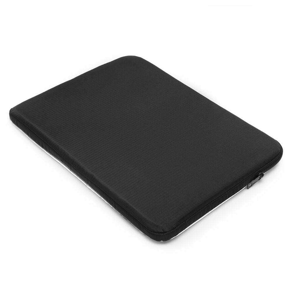 Schwarze, maßgeschneiderte Laptoptasche mit eleganter, gepolsterter Polyesteraußenseite und silbernem Reißverschluss-Besatz, ausgelegt für die Verwendung einer mehrsprachigen Text-Polyestertasche.