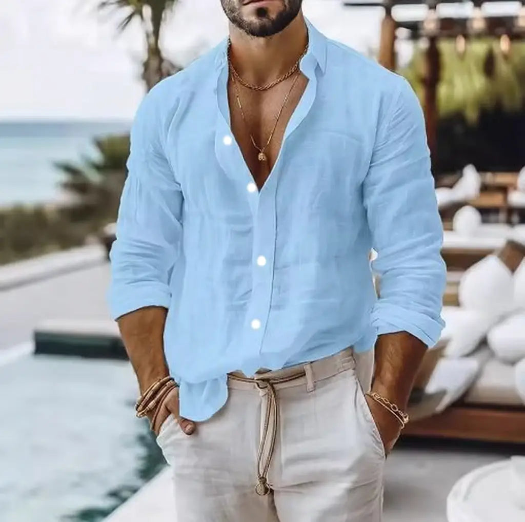 camisa de algodón celeste claro de hombre para verano en la playa con mangas largas, diseño de botonadura sencilla, puños arremangados y botones blancos, ideal para estilo de verano en la playa