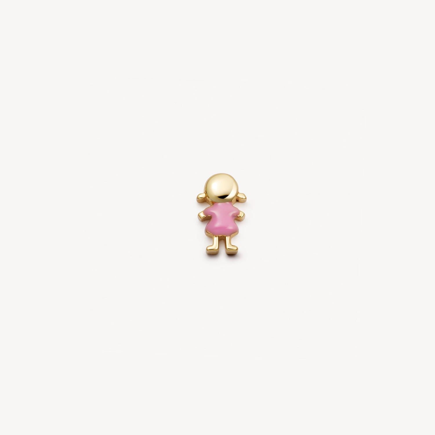 broche émaillée délicate en ton doré, en forme d’une petite fille portant une robe rose, complétant un collier pendentif ouvert pour femmes et jeunes filles, un style vestimentaire simple, ainsi que des bijoux de fleurs séchées.