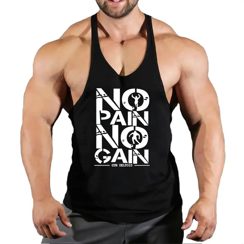 白い「NO PAIN NO GAIN」グラフィックを配し、ジムの「deliroid」文字と、レタリング内にスタイライズされたアスリートのシルエットをあしらった、クイックドライ素材の黒い男性用ジムタンクトップ。