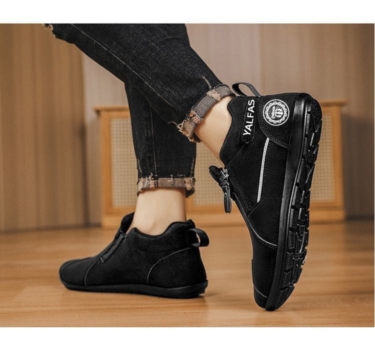 Herren-Casual schwarze Wildleder-Yalfas-Sneaker im High-Top-Design zum Hineinschlüpfen mit Reißverschluss und strukturierter Gummisohle.