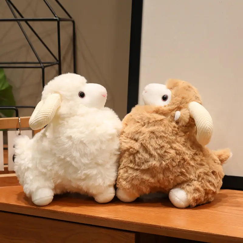 Plüschschaf-Geschmacktier im niedlichen Kawaii-Weichpuppen-Design mit zwei flauschigen Schaf-Plüschtieren in Weiß und Hellbraun mit weichen, rund geformten Merkmalen.
